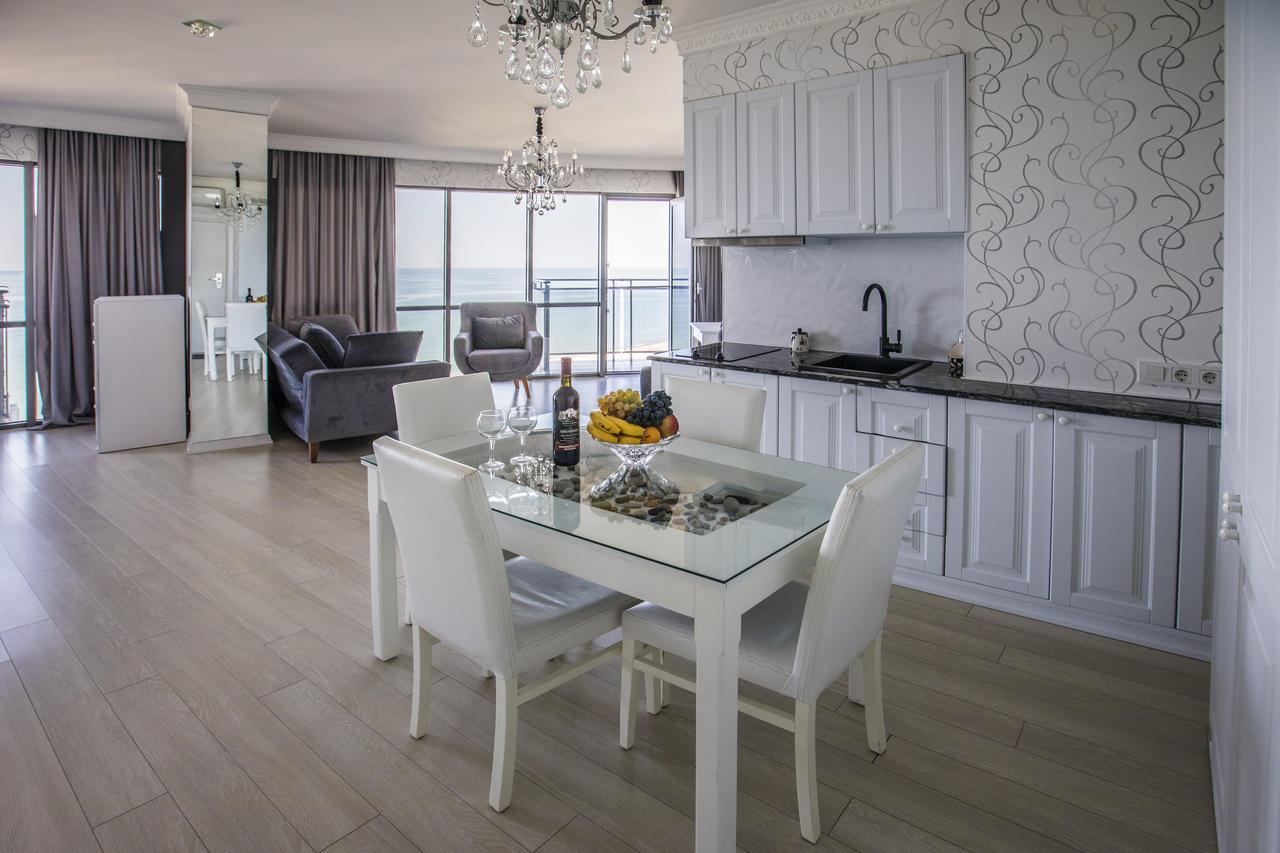 Tina'S Apartments With Panoramic Sea View Батумі Екстер'єр фото