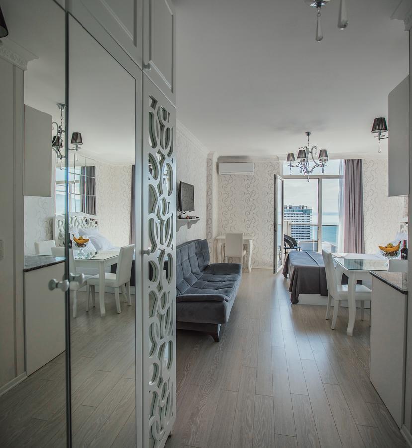 Tina'S Apartments With Panoramic Sea View Батумі Екстер'єр фото
