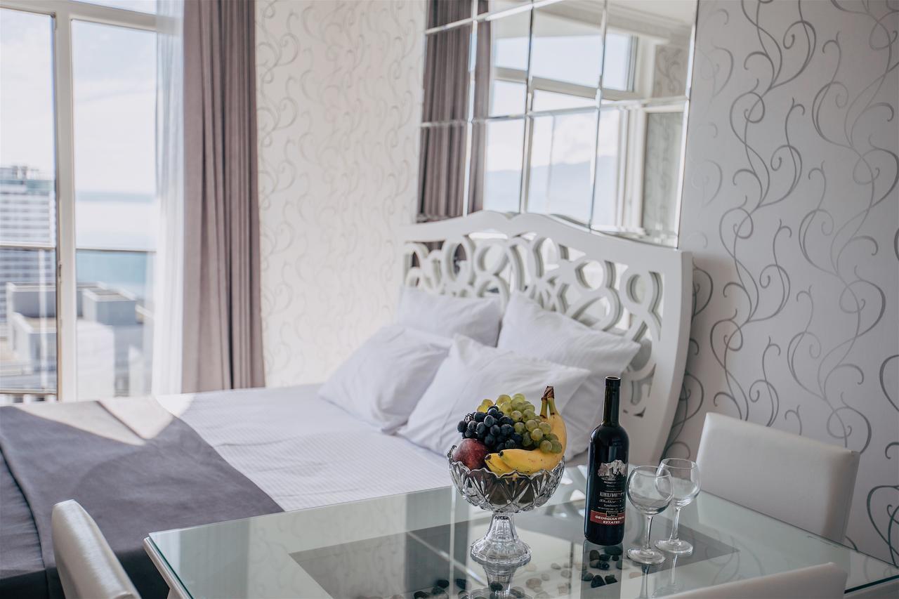 Tina'S Apartments With Panoramic Sea View Батумі Екстер'єр фото