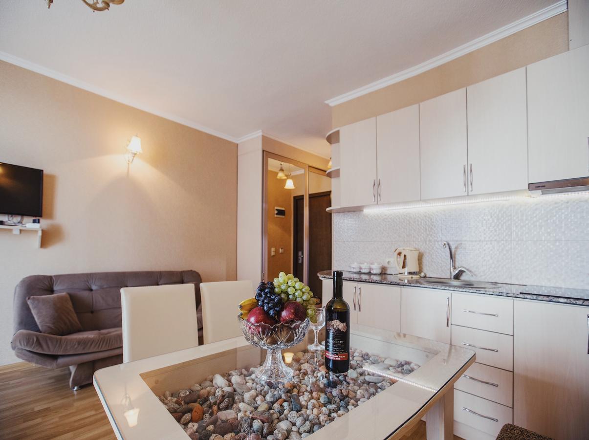 Tina'S Apartments With Panoramic Sea View Батумі Екстер'єр фото